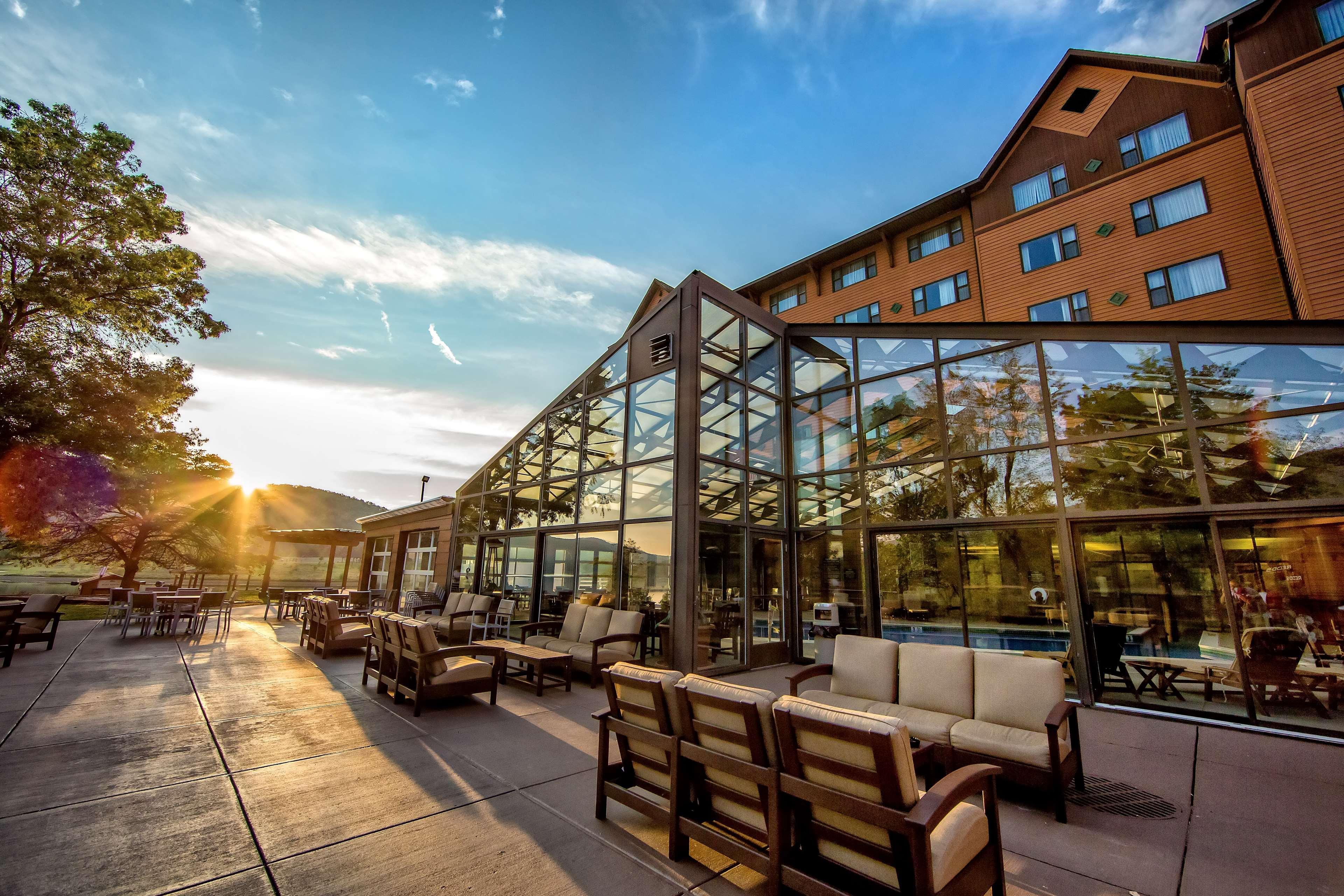 Rocky Gap Casino Resort Flintstone Экстерьер фото